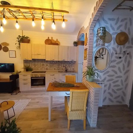 Casa Fiorita 22 Porto Ceresio Lägenhet Exteriör bild