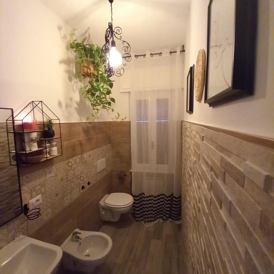 Casa Fiorita 22 Porto Ceresio Lägenhet Exteriör bild