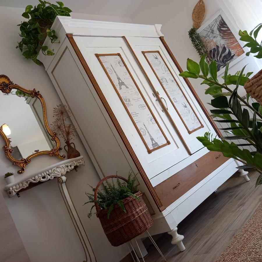 Casa Fiorita 22 Porto Ceresio Lägenhet Exteriör bild