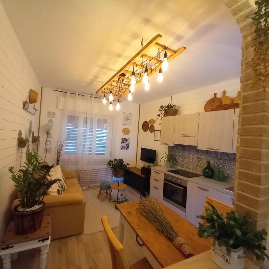 Casa Fiorita 22 Porto Ceresio Lägenhet Exteriör bild